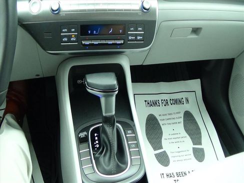 Used 2025 Hyundai Kona SEL image 21