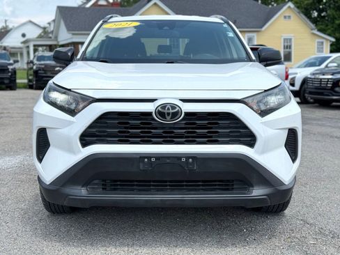 Used 2021 Toyota RAV4 LE FWD image 9