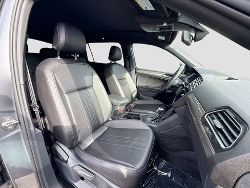 Used 2024 Volkswagen Tiguan SE R-Line FWD image 15