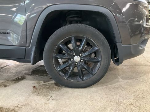 Used 2014 Jeep Cherokee Latitude w/ Cold Weather Group AWD/4WD image 16