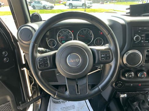 Used 2013 Jeep Wrangler Unlimited Sport image 15