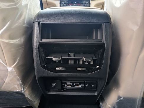 New 2025 Jeep Grand Cherokee Limited image 12