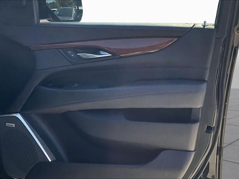 Used 2020 Cadillac Escalade Luxury RWD image 21