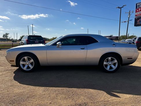 Used 2012 Dodge Challenger SXT image 8