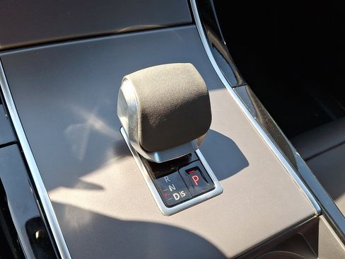 Certified 2025 Land Rover Range Rover Velar Dynamic SE image 11