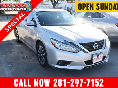 Used 2017 Nissan Altima 2.5 SV w/ Convenience Package