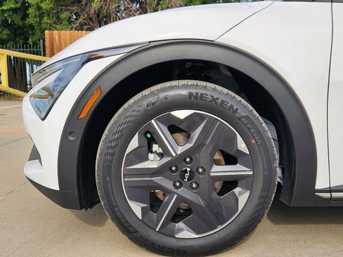 New 2025 Kia EV6 Light w/ Light LR Technology Package image 5