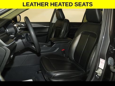 Used 2023 Jeep Grand Cherokee L Limited AWD/4WD image 3