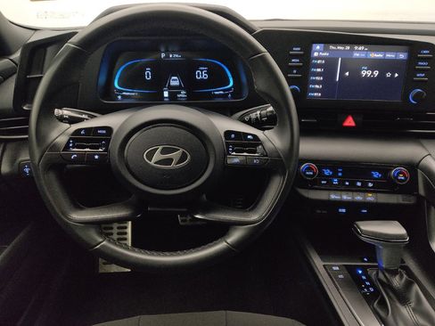 Used 2025 Hyundai Elantra Sport FWD image 22