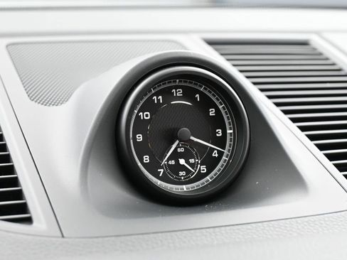 New 2026 Porsche Macan image 20