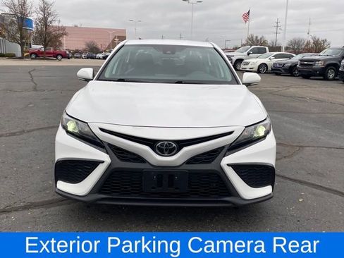 Used 2023 Toyota Camry SE FWD image 2