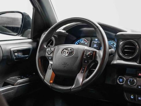 Certified 2018 Toyota Tacoma TRD Off-Road w/ Technology Package AWD/4WD image 15