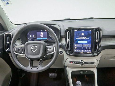 Used 2023 Volvo XC40 B5 Plus w/ Protection Package Premier AWD/4WD image 24
