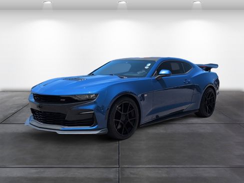 Used 2019 Chevrolet Camaro SS RWD image 4