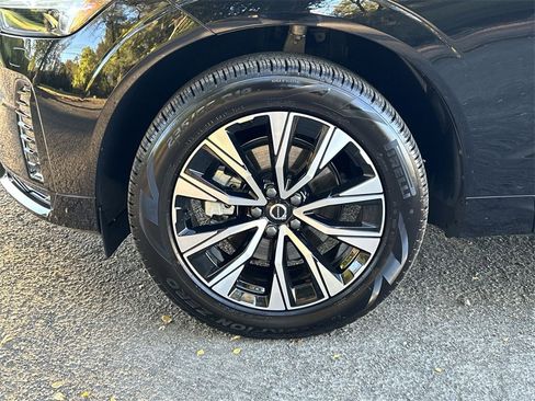 New 2025 Volvo XC60 B5 Core w/ Protection Package Premier image 10