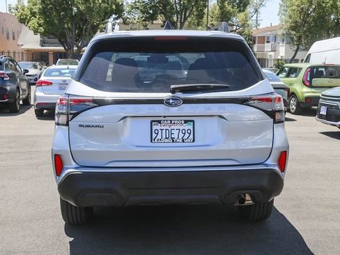 Used 2025 Subaru Forester Premium AWD/4WD image 9
