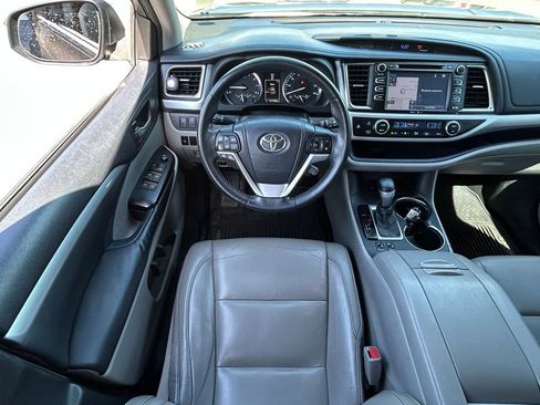 Used 2014 Toyota Highlander XLE AWD/4WD image 29