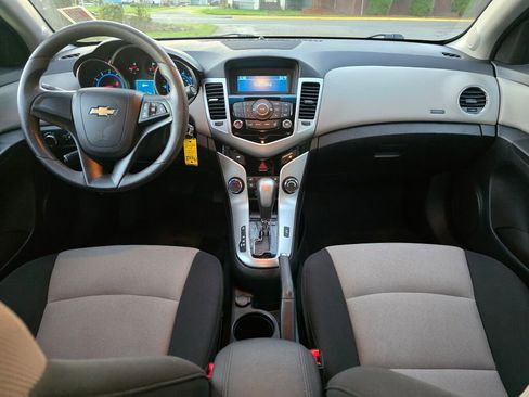 Used 2016 Chevrolet Cruze LS image 17