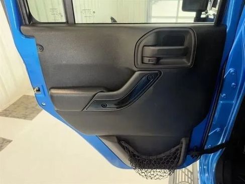 Used 2015 Jeep Wrangler Unlimited Sahara AWD/4WD image 12