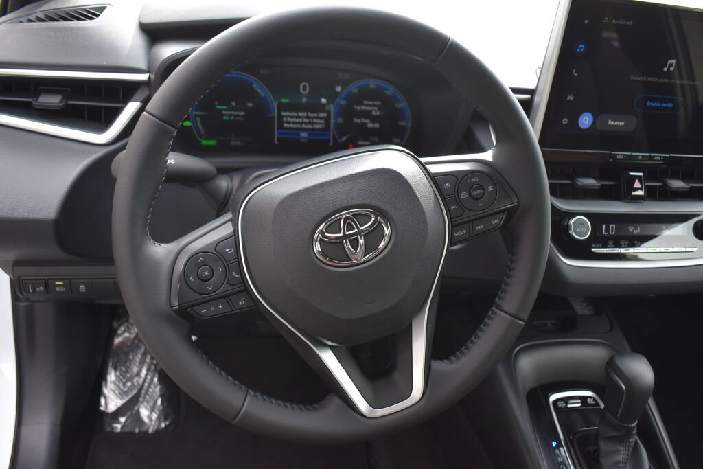 Certified 2026 Toyota Corolla SE w/ SE Premium Package FWD image 9