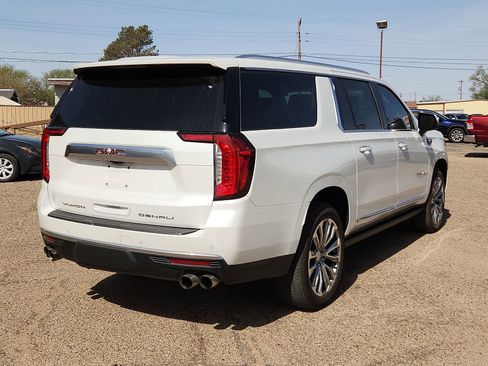 Used 2021 GMC Yukon XL Denali w/ Denali Premium Package image 4
