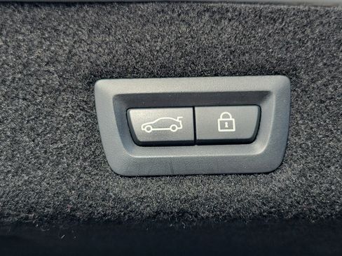 Used 2017 BMW 750i RWD image 31