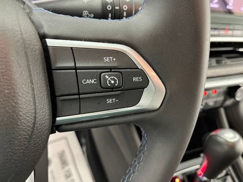 Used 2022 Jeep Compass Latitude FWD image 23