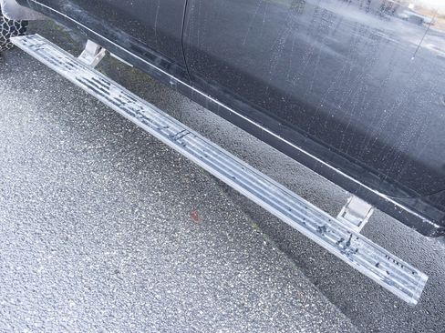 Used 2022 GMC Sierra 3500 Denali w/ Denali Black Diamond Edition image 36