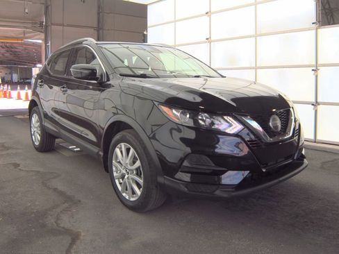 Used 2020 Nissan Rogue Sport SV FWD image 3
