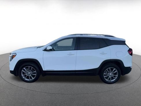 Used 2024 GMC Terrain SLT image 10
