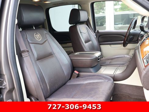 Used 2013 Cadillac Escalade ESV Platinum RWD image 24