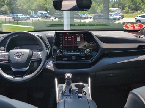 Used 2022 Toyota Highlander XSE AWD/4WD image 27
