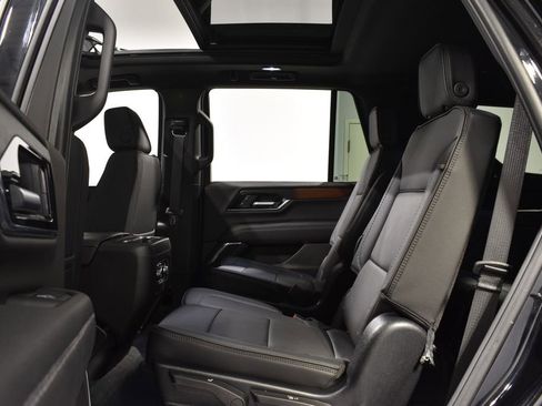 Used 2025 GMC Yukon Denali w/ Sun & Power Step Package image 26