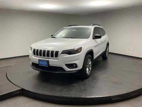Used 2022 Jeep Cherokee Latitude Lux w/ Sun & Sound Group AWD/4WD image 3