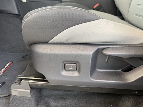 Certified 2025 Toyota Tacoma PreRunner image 30