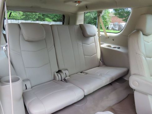 Used 2017 Cadillac Escalade ESV Luxury AWD/4WD image 23