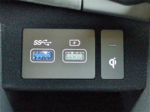 Certified 2025 Genesis GV70 2.5T w/ Sport Prestige Package image 21