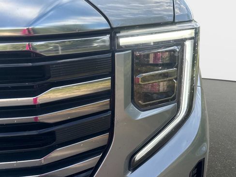 Used 2024 GMC Sierra 1500 AT4 w/ Technology Package image 9
