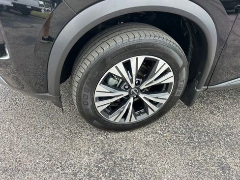 Used 2023 Nissan Rogue SV FWD image 10
