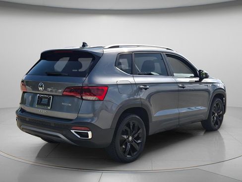 Certified 2022 Volkswagen Taos SE FWD image 7