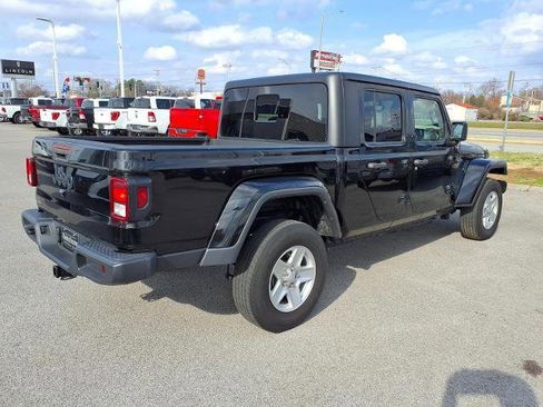 Used 2023 Jeep Gladiator Sport image 2