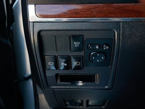 Used 2017 Toyota Land Cruiser image 59