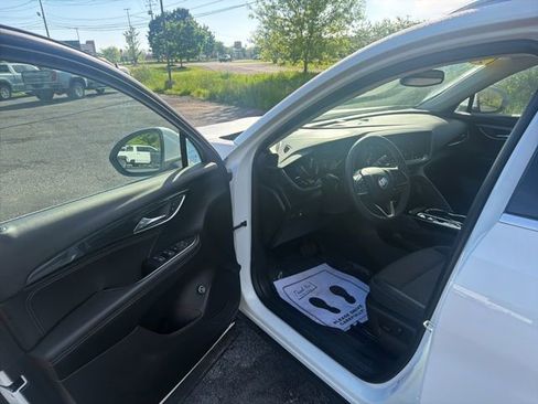 Certified 2022 Buick Envision Preferred FWD image 9