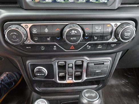 Used 2022 Jeep Wrangler Unlimited Sahara AWD/4WD image 23