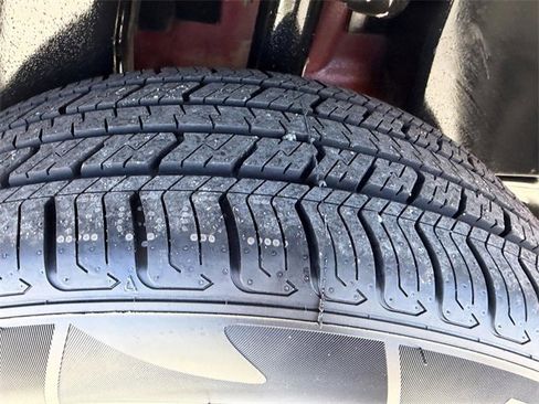 Used 2018 Jeep Renegade Latitude w/ Popular Equipment Group image 33