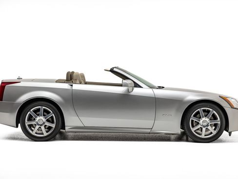 Used 2005 Cadillac XLR image 20