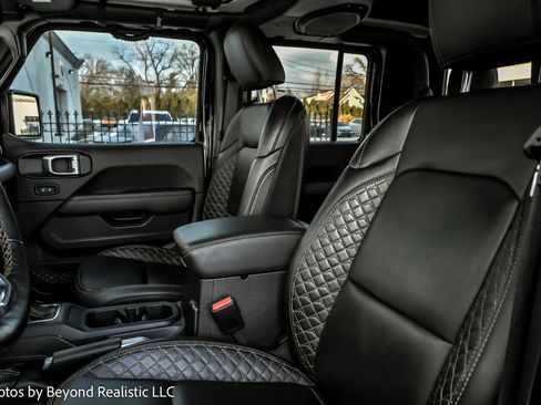 Used 2021 Jeep Gladiator Overland image 14