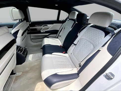 Used 2022 BMW 750i xDrive w/ Luxury Rear Seating Package AWD/4WD image 21