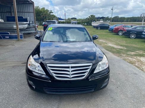 Used 2011 Hyundai Genesis 3.8 RWD image 3