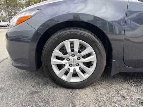 Used 2017 Nissan Altima 2.5 S w/ Power Driver Seat Package FWD image 5
